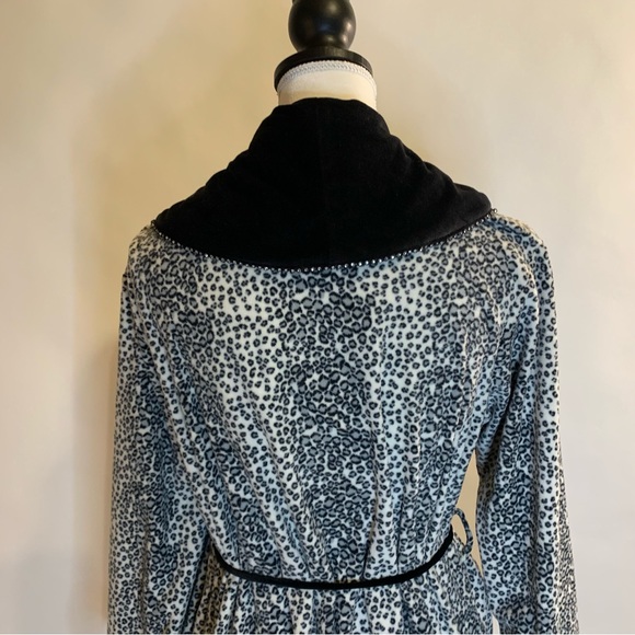 French Kitty Long Sleeved Robe with Waist Tie Size Large - Picture 15 of 16